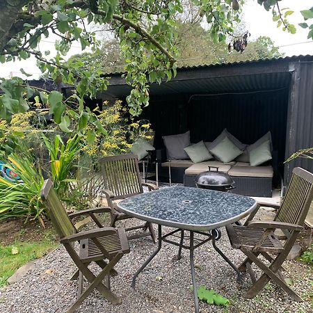 Stunning 2-Bed Cabin In Nantglyn デンビー エクステリア 写真