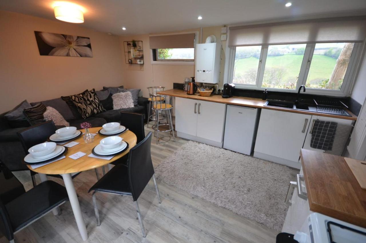 Stunning 2-Bed Cabin In Nantglyn デンビー エクステリア 写真