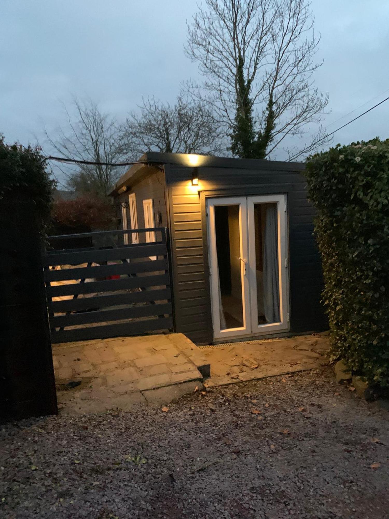 Stunning 2-Bed Cabin In Nantglyn デンビー エクステリア 写真